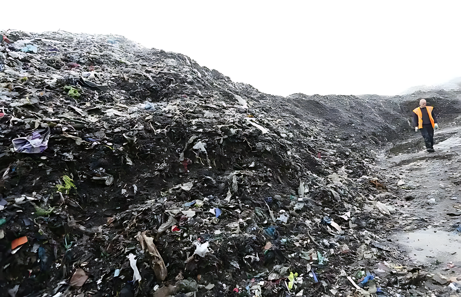 A 15 meter high garbage mountain near a village in the UK po