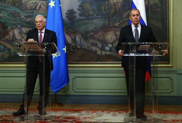 Russia Expels Two British Diplomats Accused of Espionage Act