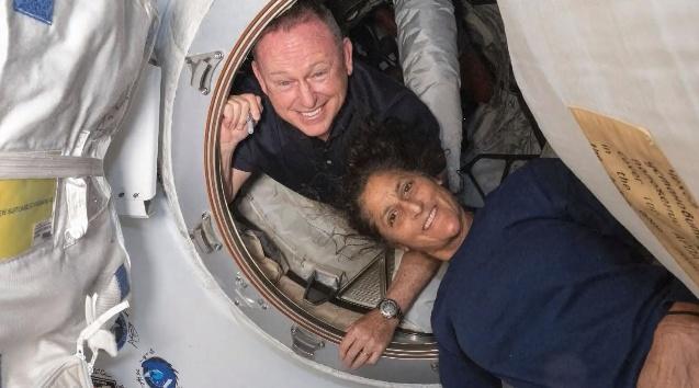 US astronauts successfully return from over 9 months of spac