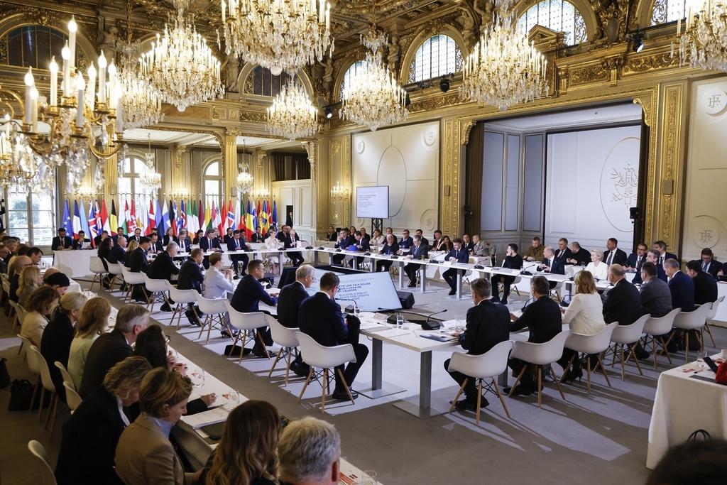The Paris Summit of 27 countries gathers to provide aid to U
