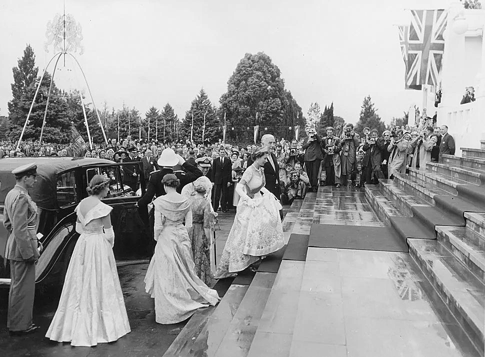 Commonwealth: Interweaving ＂withdrawal＂ and ＂joining＂